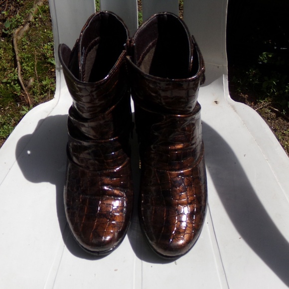 Bronze colored patent leather booties - Picture 2 of 2